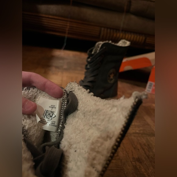 Woman’s Size 7 Winterized Converse Shoes - Picture 3 of 5
